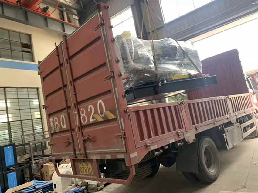 VOLVO 200KW柴油发电机组发货到北京